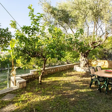 Avia'S Seaside Hideaway With Lush Garden Villa Exterior photo