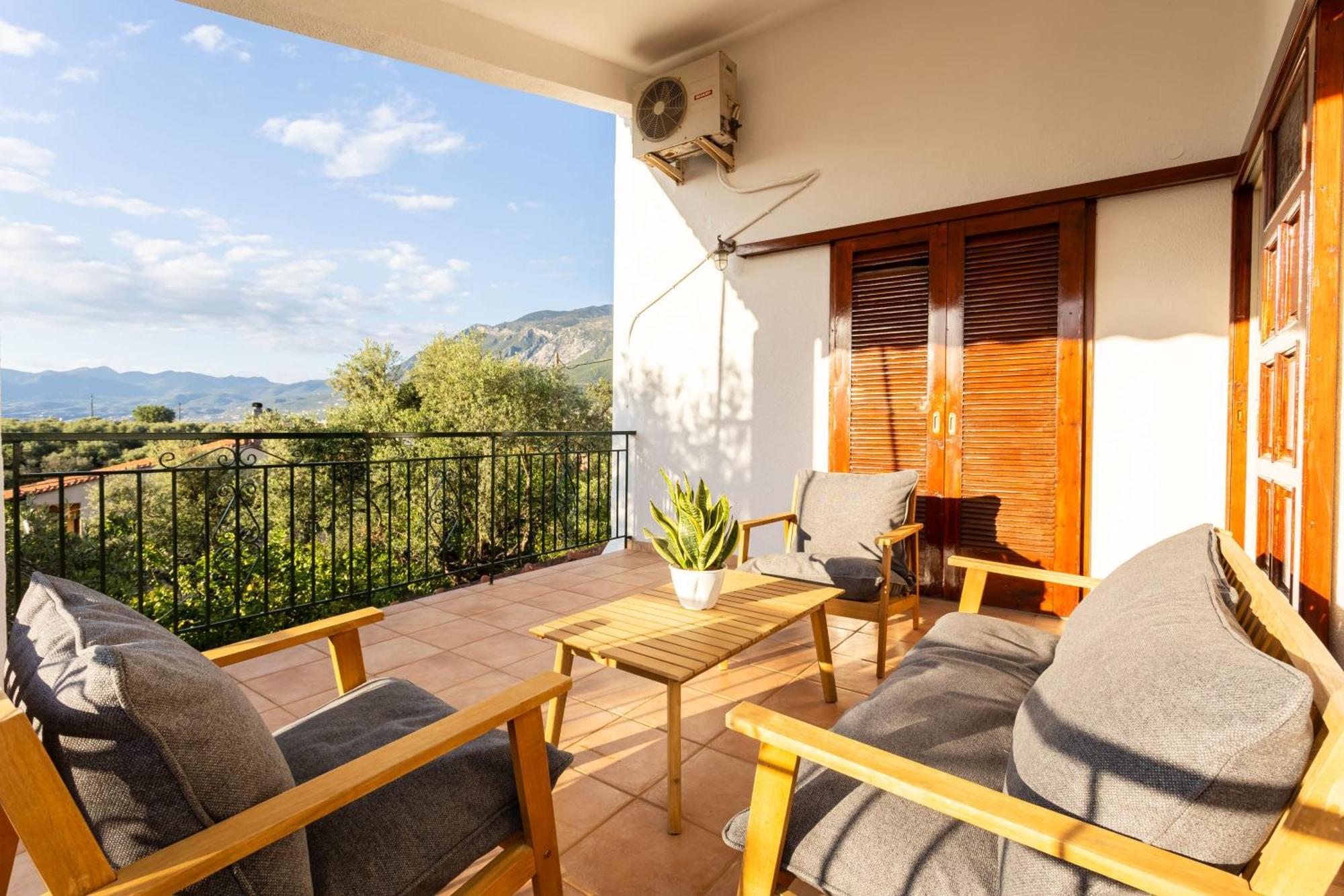 Avia's Seaside Hideaway With Lush Garden * Avia
