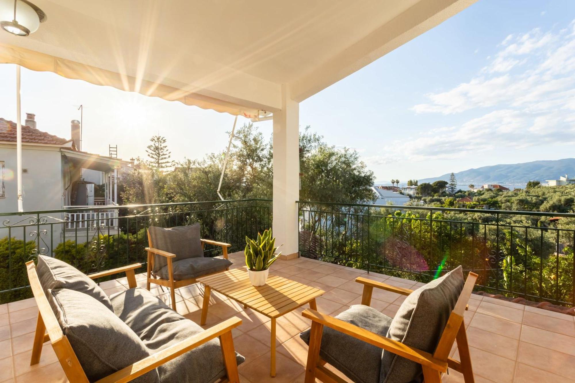 Avia's Seaside Hideaway With Lush Garden Holiday home *