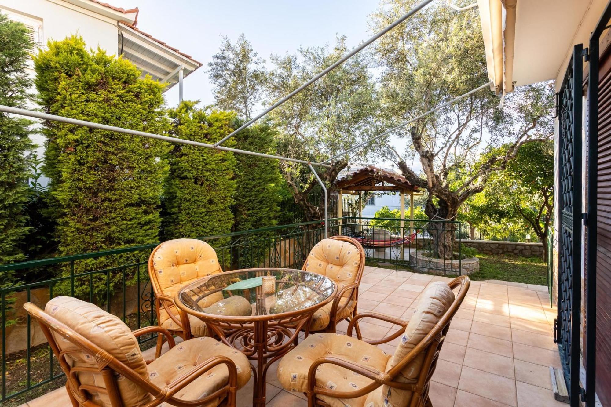 Holiday home Avia's Seaside Hideaway With Lush Garden